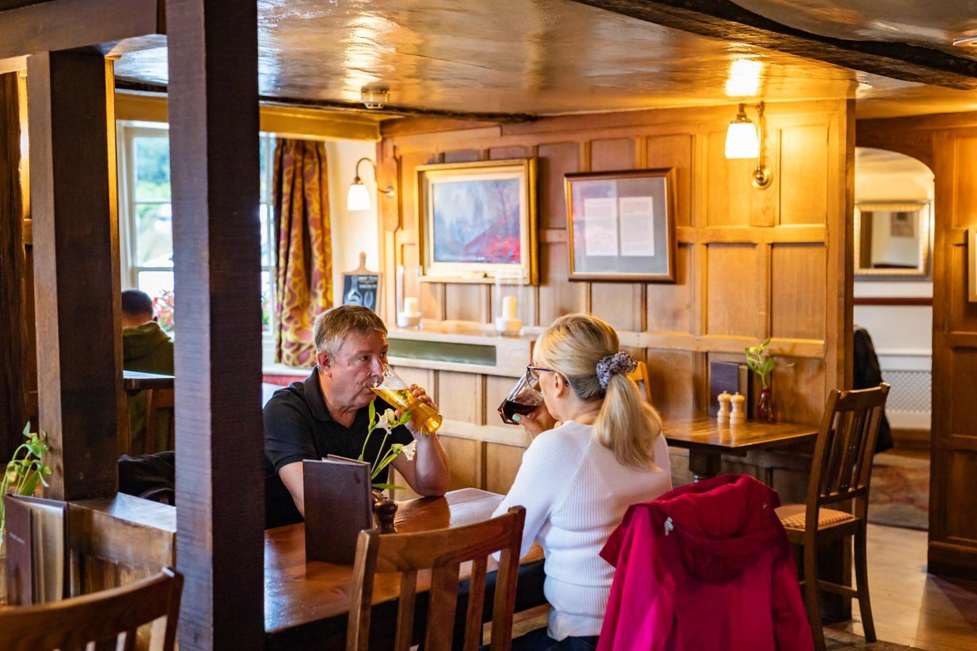The Red Lion 3* Hillingdon