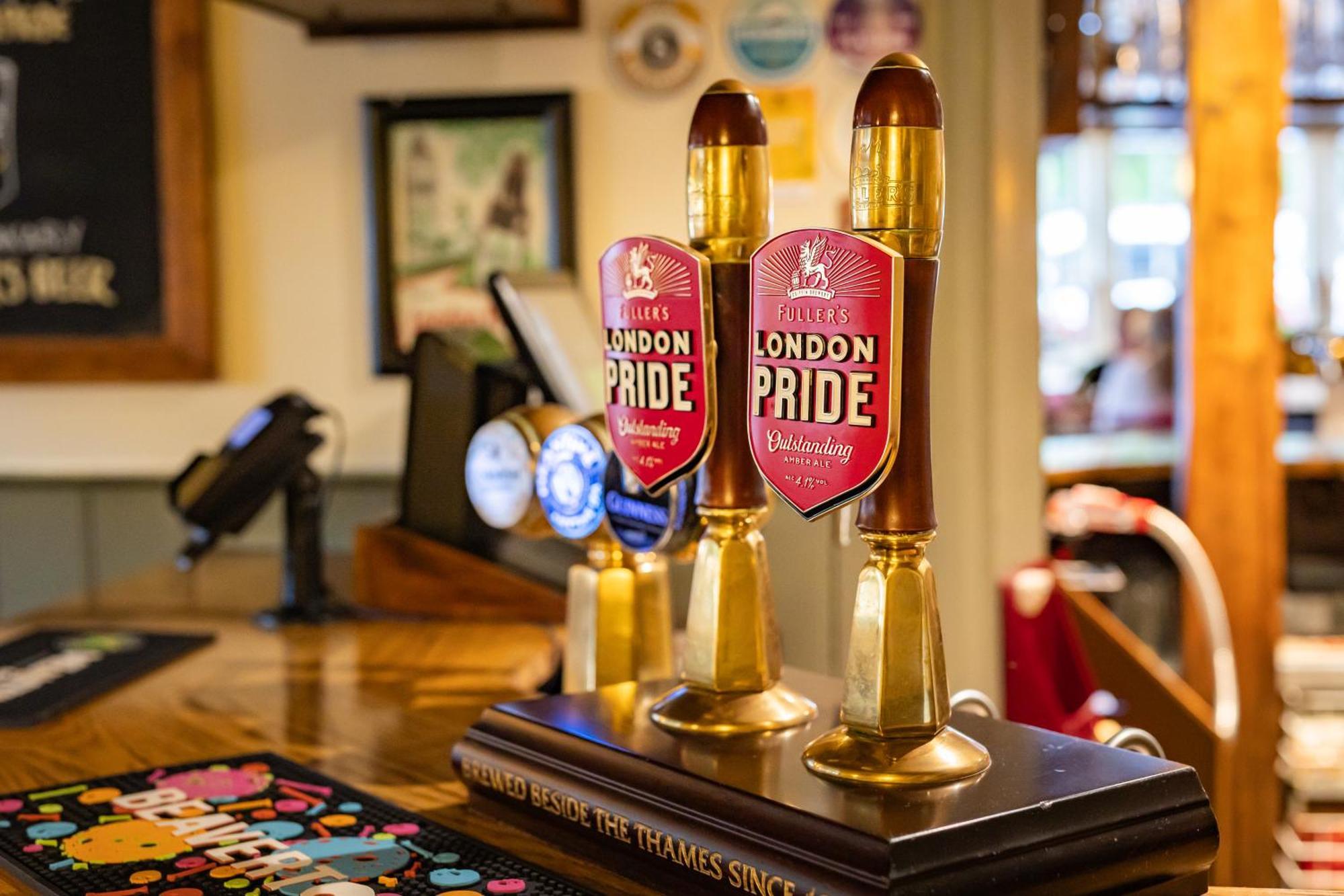 The Red Lion 3*