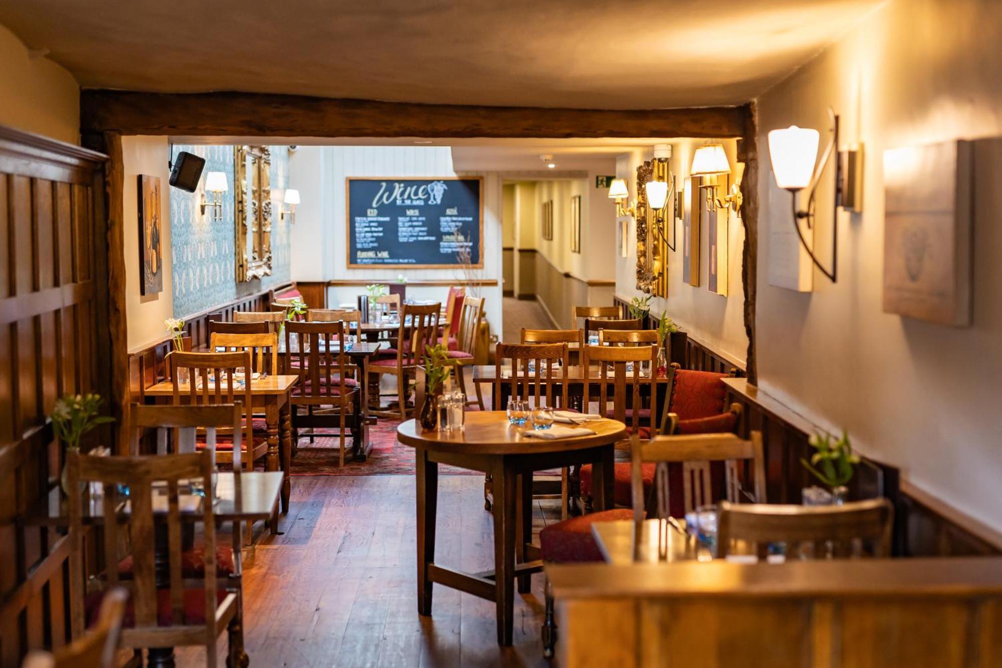 The Red Lion 3* Hillingdon