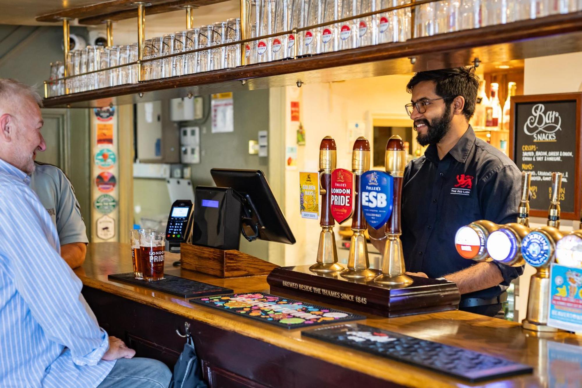 The Red Lion 3*