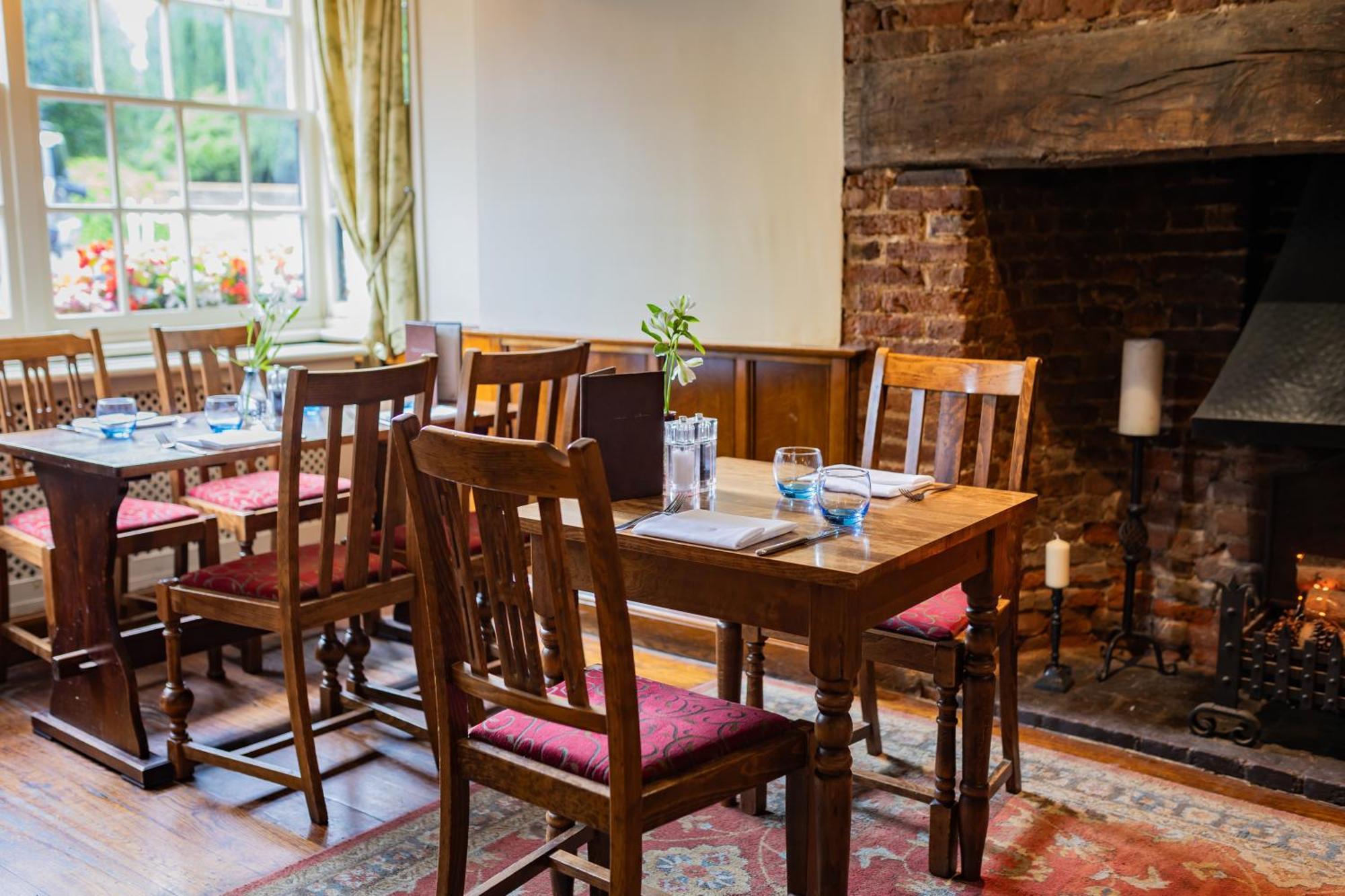 The Red Lion Hotel 3*