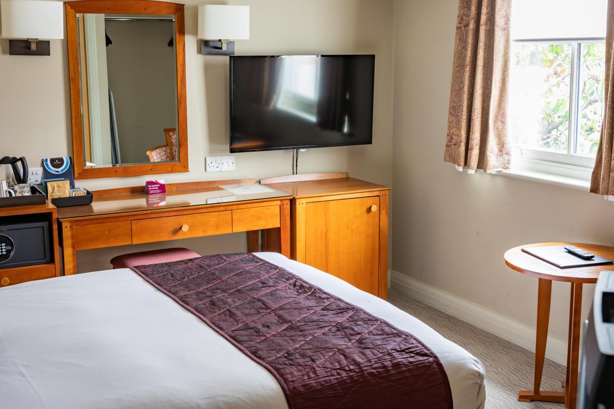 The Red Lion 3*