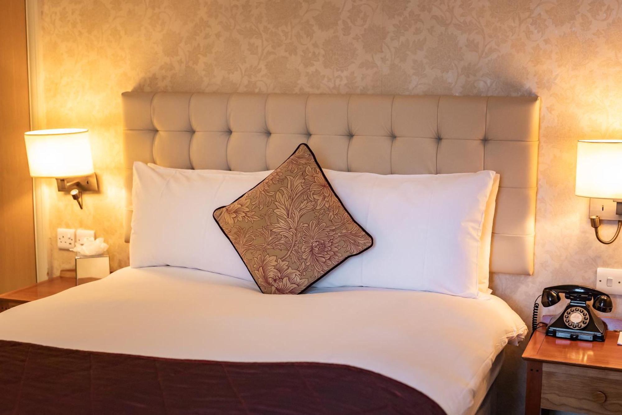 The Red Lion 3* Hillingdon