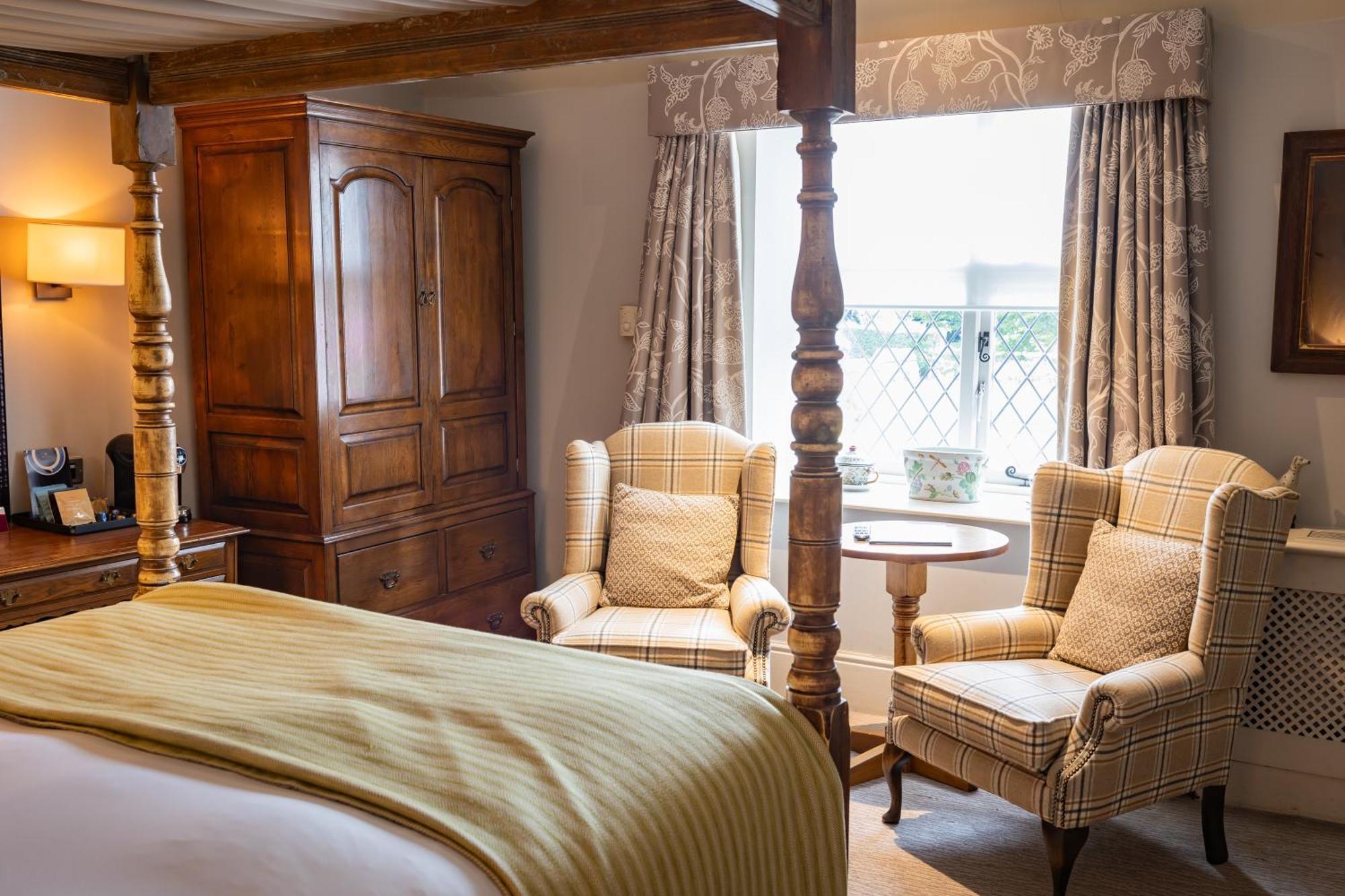 The Red Lion 3* Hillingdon