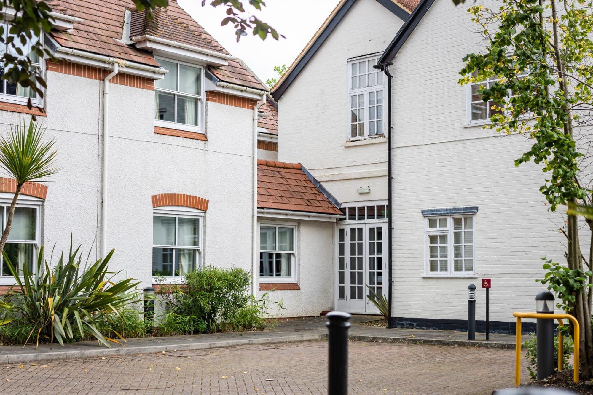 The Red Lion Hotel 3*