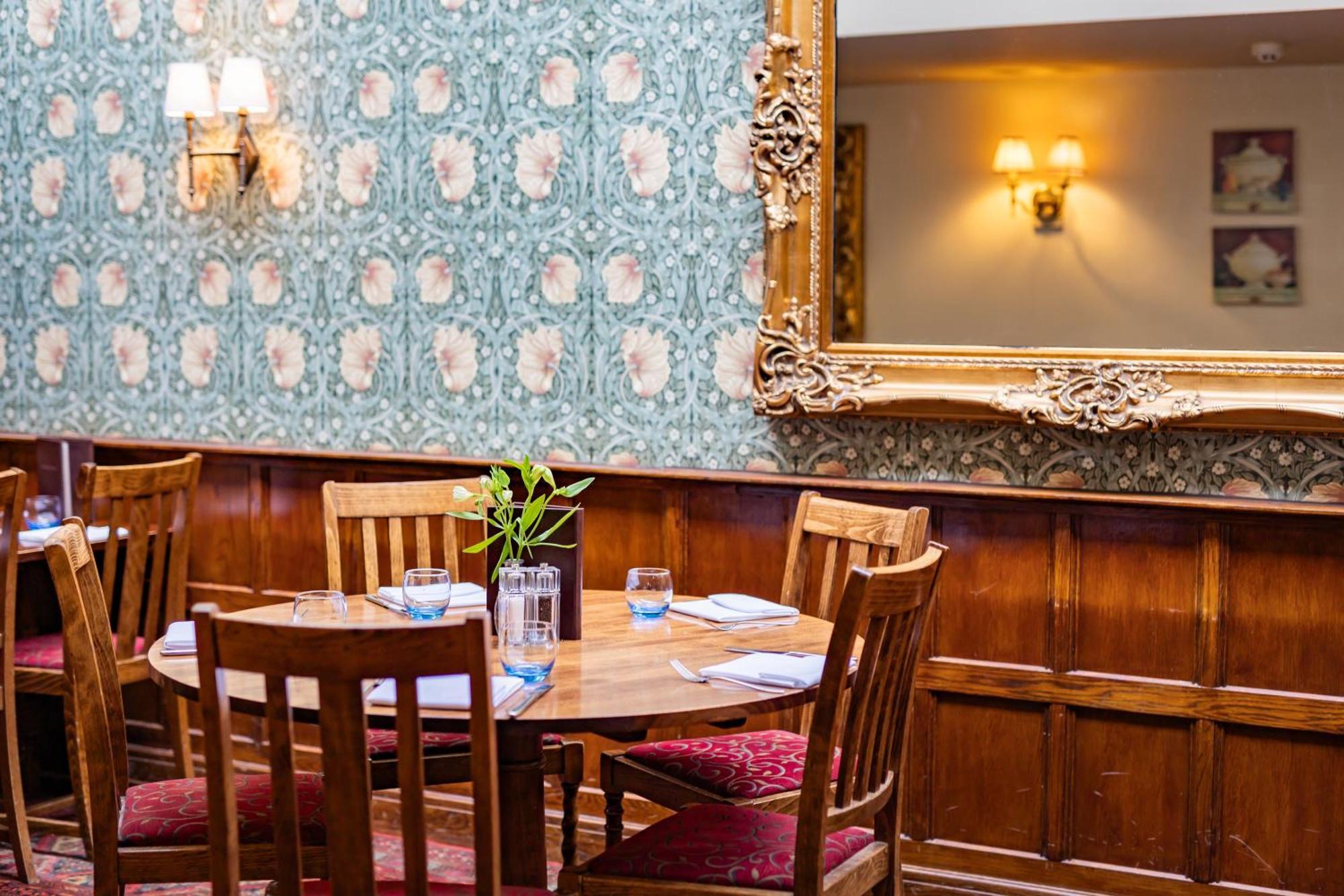 The Red Lion Hotel Hillingdon