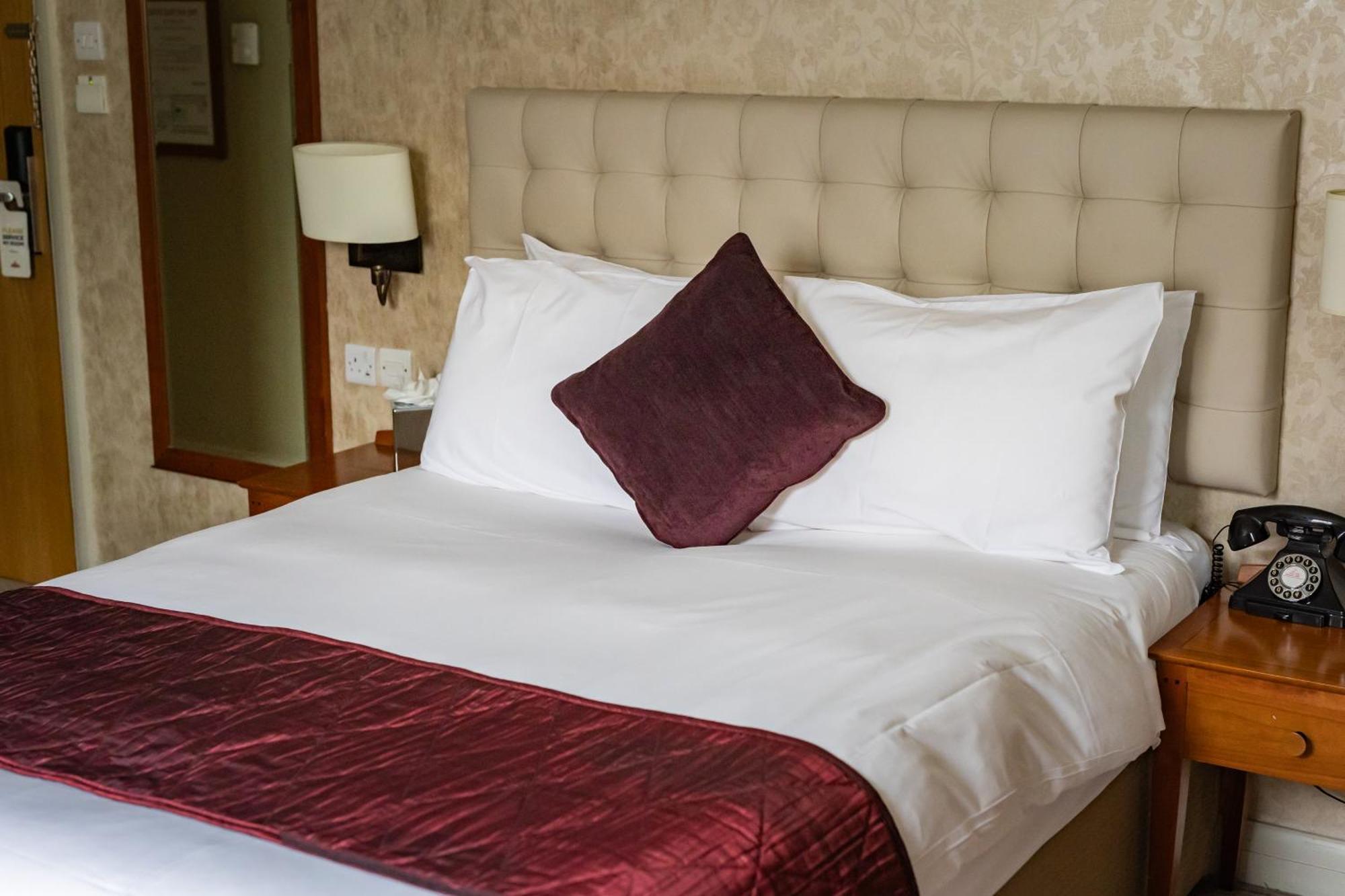 The Red Lion 3* Hillingdon